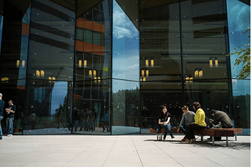 Modern Workspaces Redefined With Sleek Glass Interiors